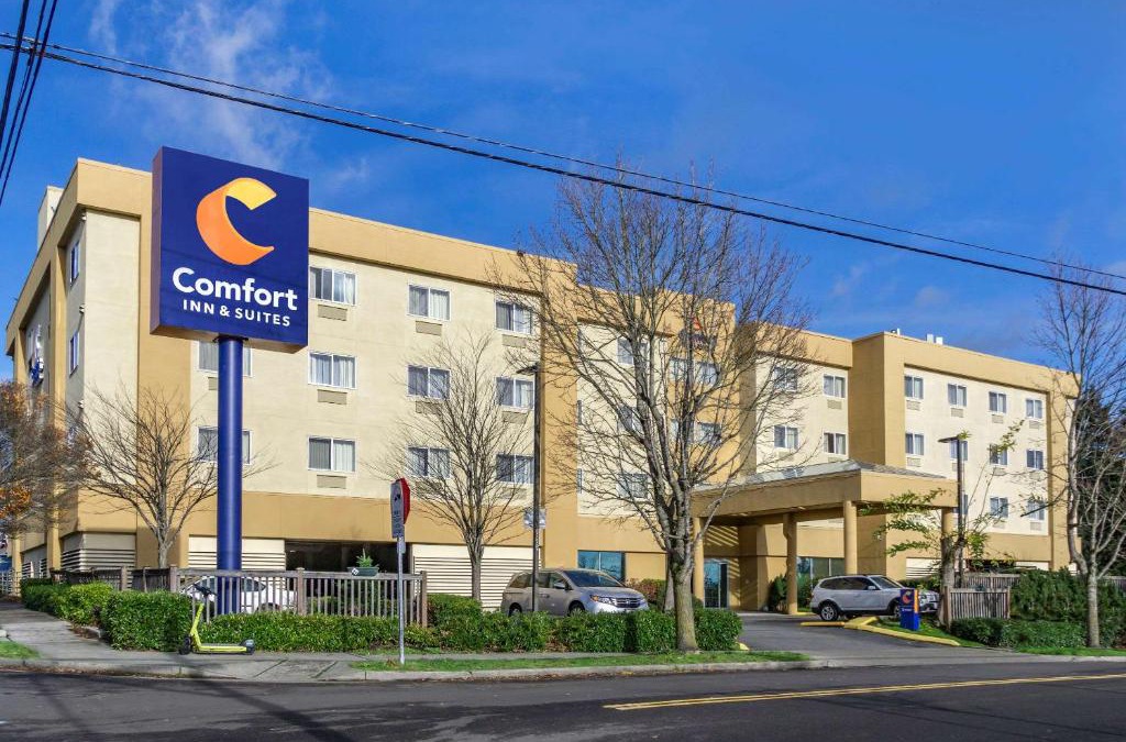 Haller Lake Hotel | Comfort Inn & Suites Seattle North
