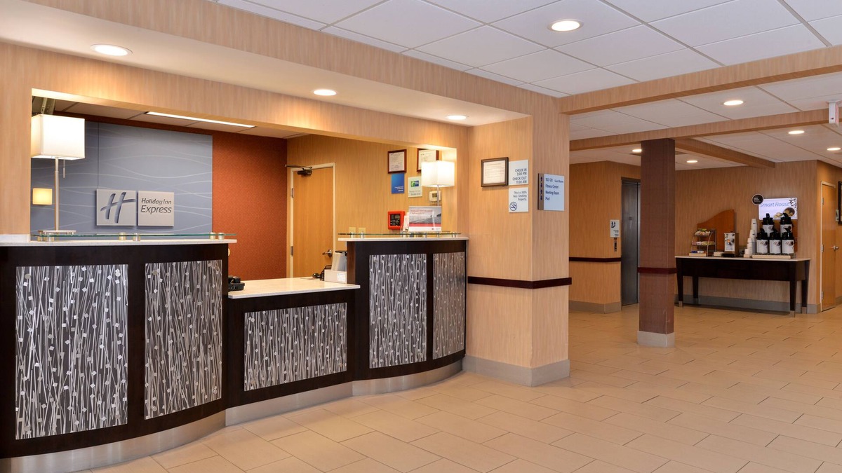Sharonville Hotel | Comfort Inn & Suites Sharonville - Cincinnati North