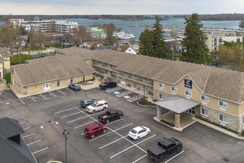 Gananoque Hotel | Comfort Inn & Suites Thousand Islands Harbour District