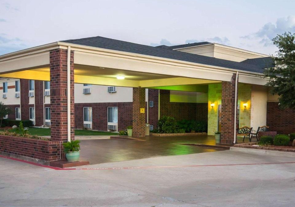 Red Oak Hotel | Comfort Inn & Suites