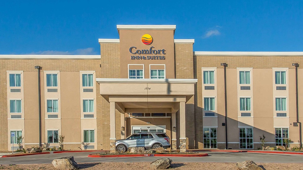 Ira Hotel | Comfort Inn & Suites
