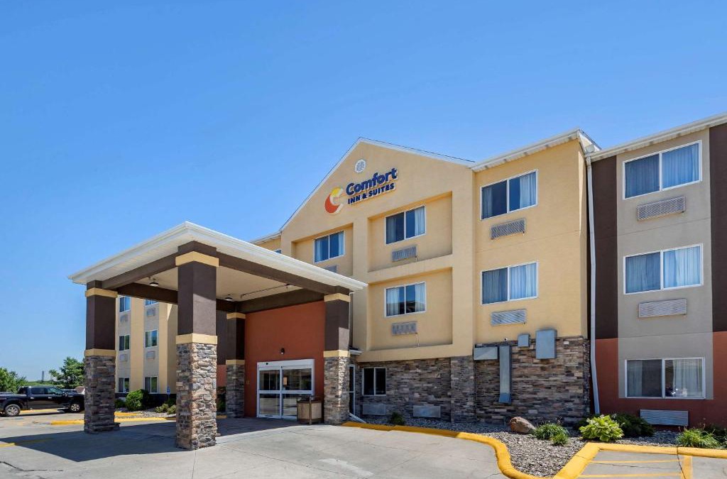 Waterloo Hotel | Comfort Inn & Suites Waterloo - Cedar Falls