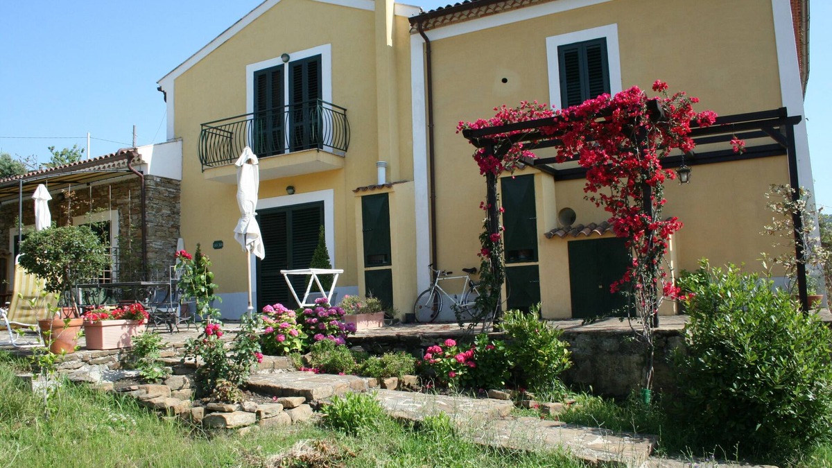 Alani Apartment | Comfortable apartment in an old manor house in a panoramic location