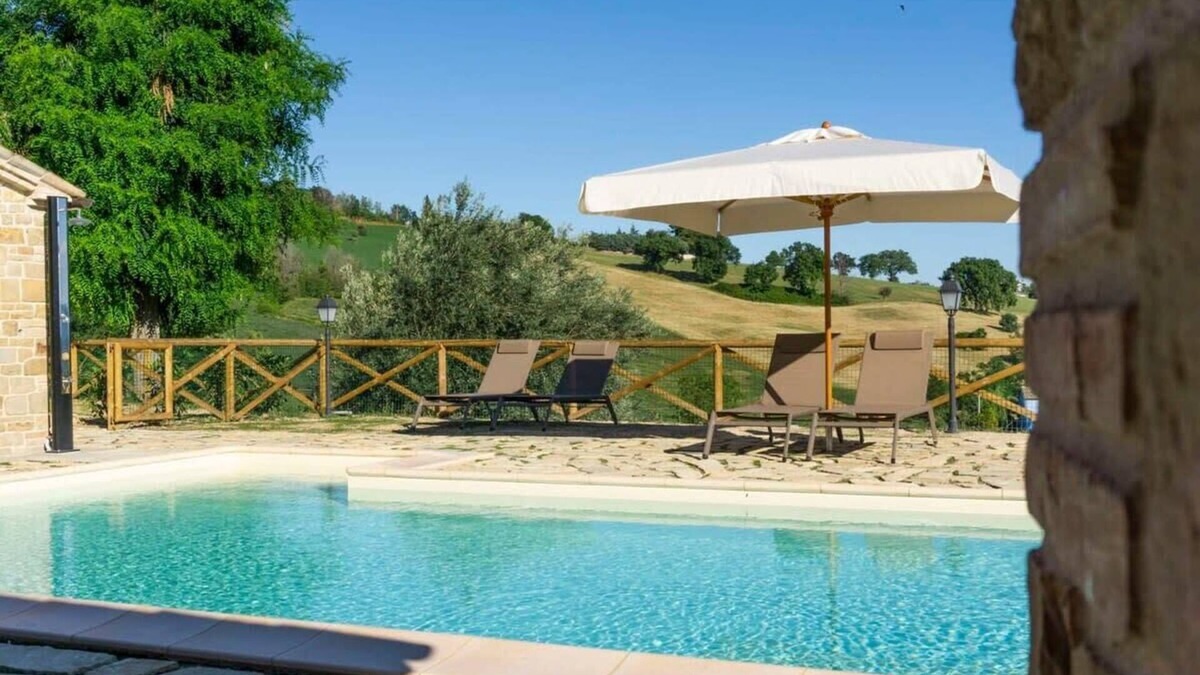 San Severino Marche Villa | Comfortable Swimming Pool Villa With Sunbathing Area