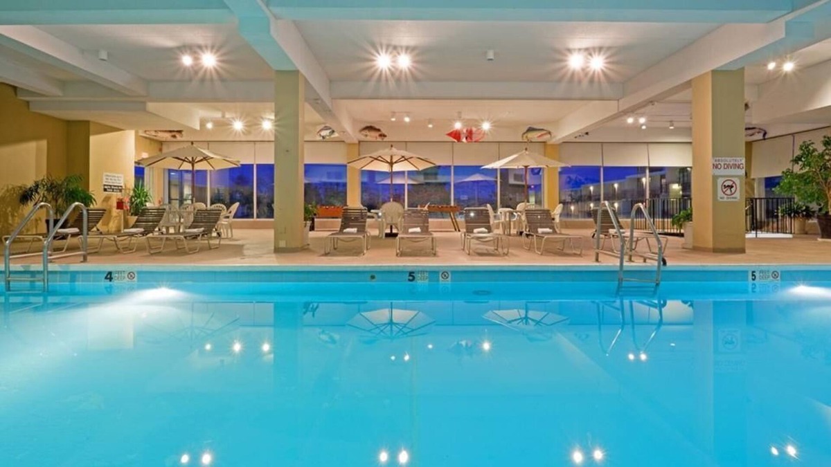 Harrisburg - Hershey House | Comfort Meets Affordability, Free Parking, Outdoor Pool, Pets Allowed
