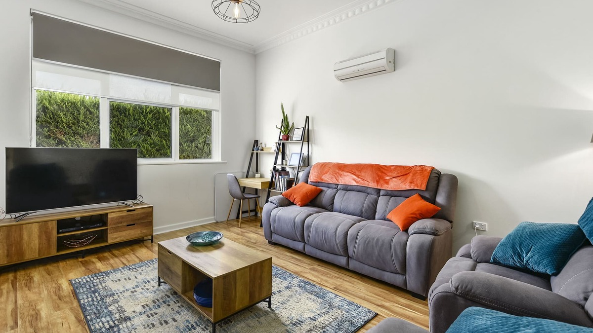 Mount Gambier House | Comfort on Crouch- Enjoy this beautiful house right in CBD.