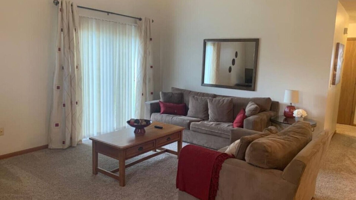 Middletown House | Comfort on the Court 3 Bed/2 Bath Sleeps 6