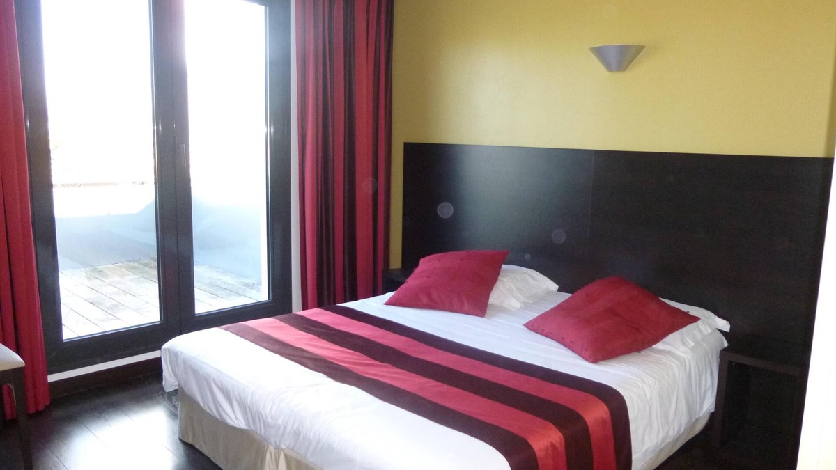 Belleville-sur-Loire Hotel | COMFORT room on the garden side