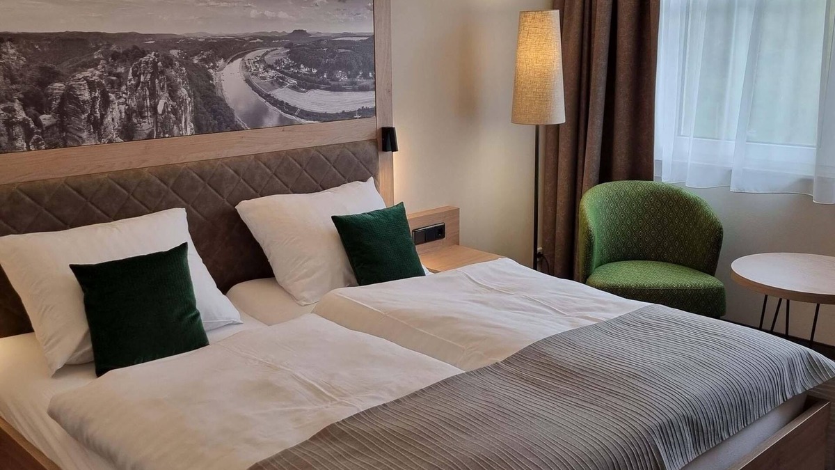 Neustadt in Sachsen House | Comfort room, shower, WC - Parkhotel Neustadt