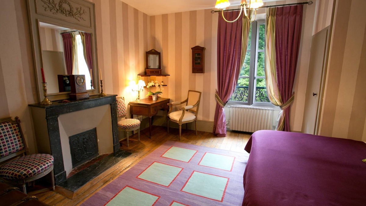 Etaule House | Comfort room with extra bed