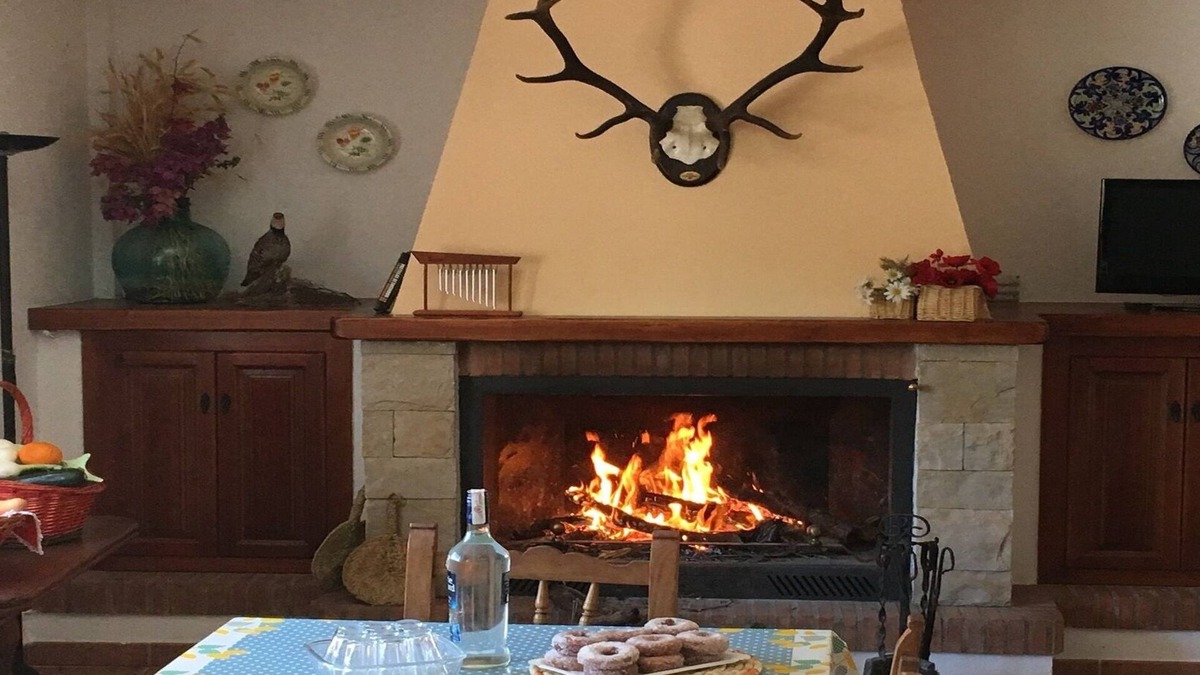Cullar Vega Cottage | Comfort, rustic, landscapes, fireplace, barbecue, swimming pool, 10 minutes from the city