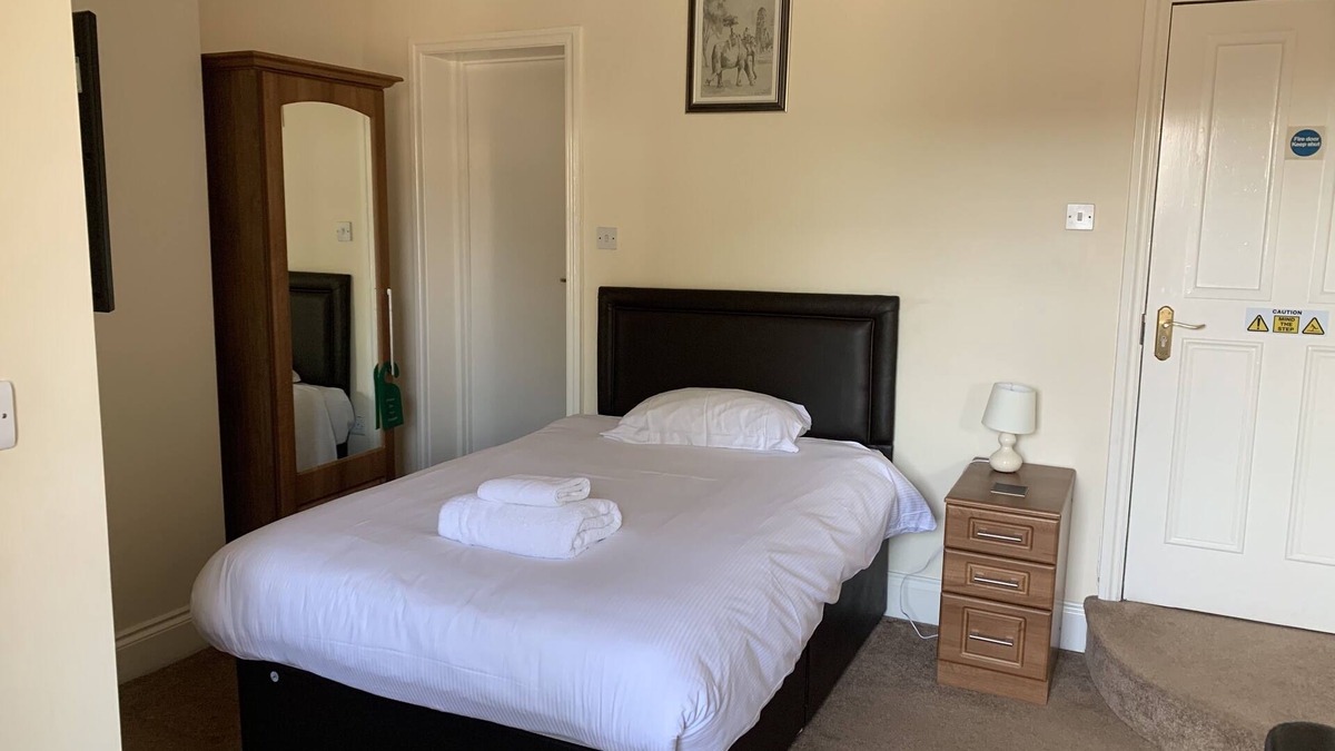 Retford House | Comfort Single Ensuite at The Lawns Guest House