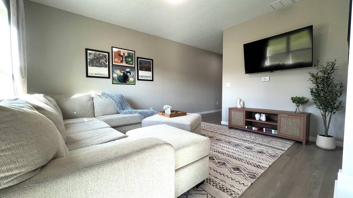 Cedar Falls House | Comfort & Space: 3 King Beds, Large Rooms, Attached Garage!