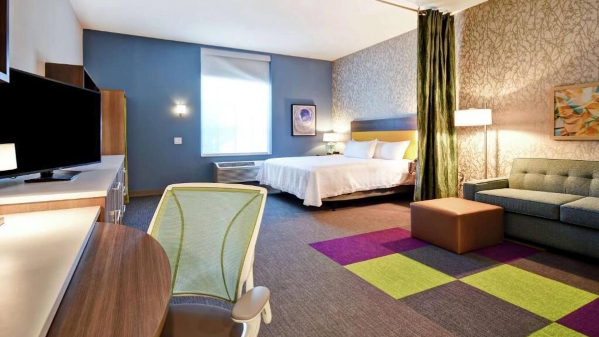 Jekyll Island Hotel | Comfort Stay! 2 Ocean View Units, Kitchen, Pool, Free Breakfast, Pets Allowed!
