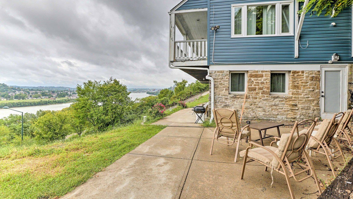 East Walnut HIlls House | Comfort Stay Near Cincy Hospitals