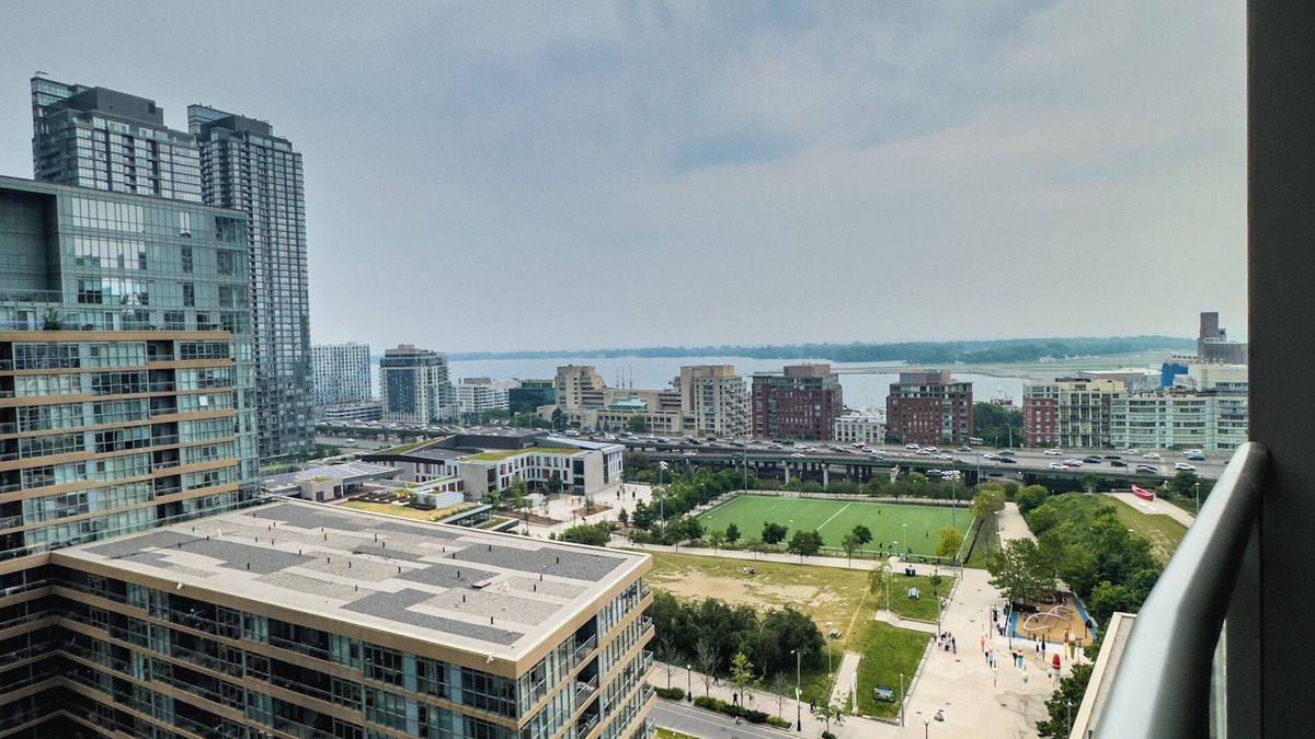 CityPlace Hotel | Comfort Suites 2 Bedrooms near Rogers Centre Lakeview & Free Parking