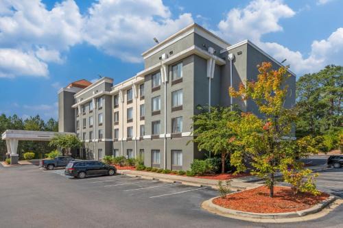 Dentsville Hotel | Comfort Suites Columbia Northeast - Fort Jackson
