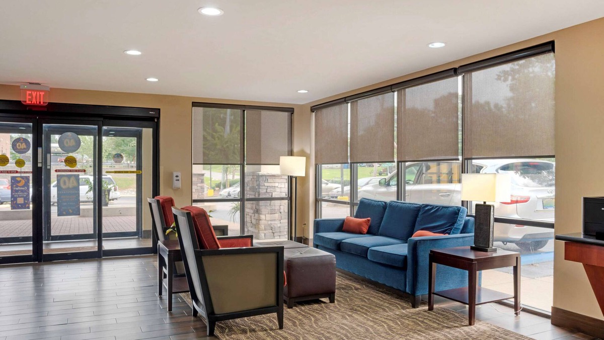 Fultondale Hotel | Comfort Suites Fultondale I-65 near I-22