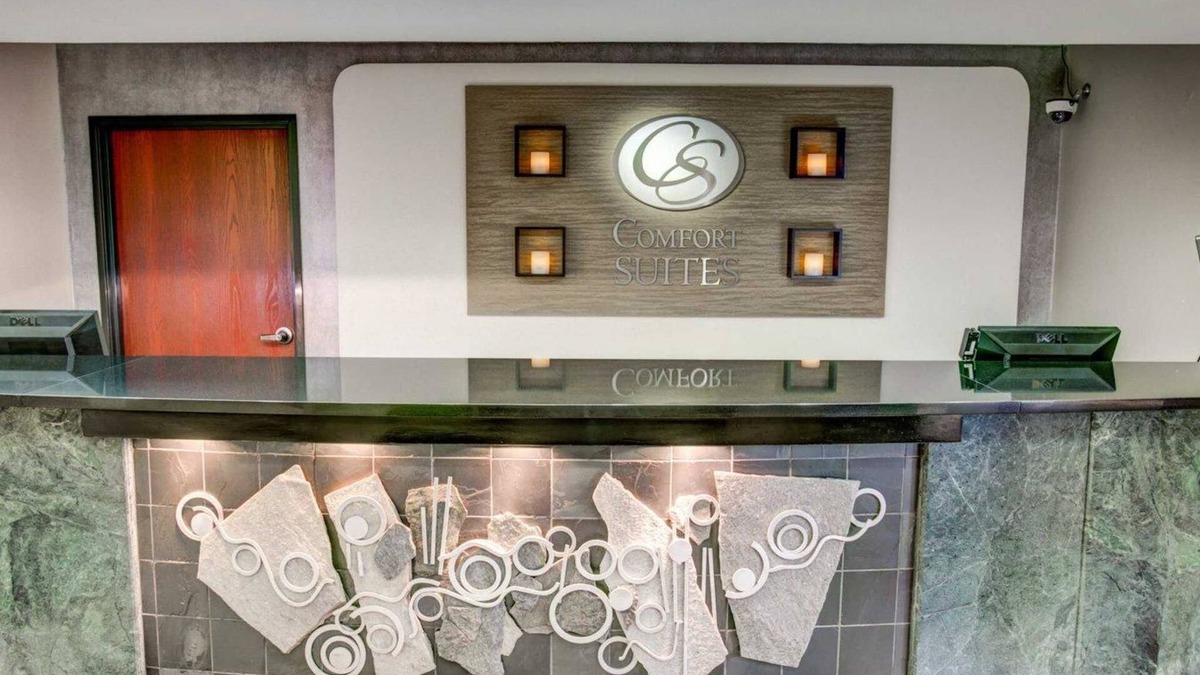 Coraopolis Hotel | Comfort Suites Pittsburgh Airport