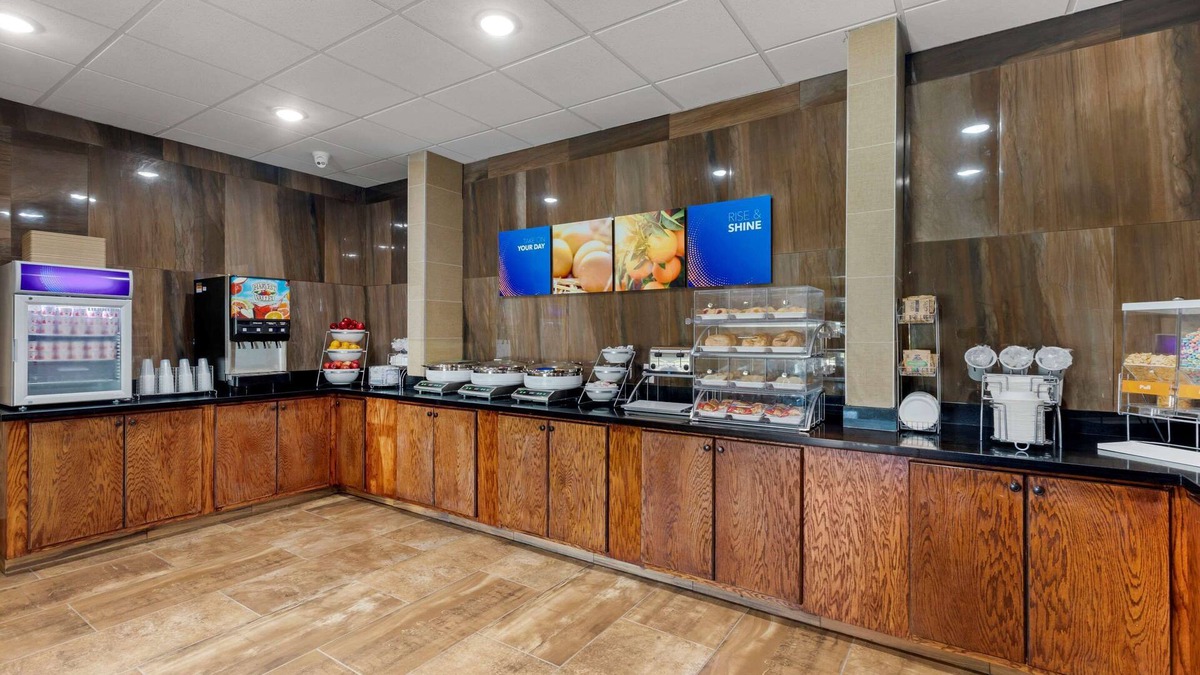Claiborne Hotel | Comfort Suites West Monroe near Ike Hamilton Expo Center