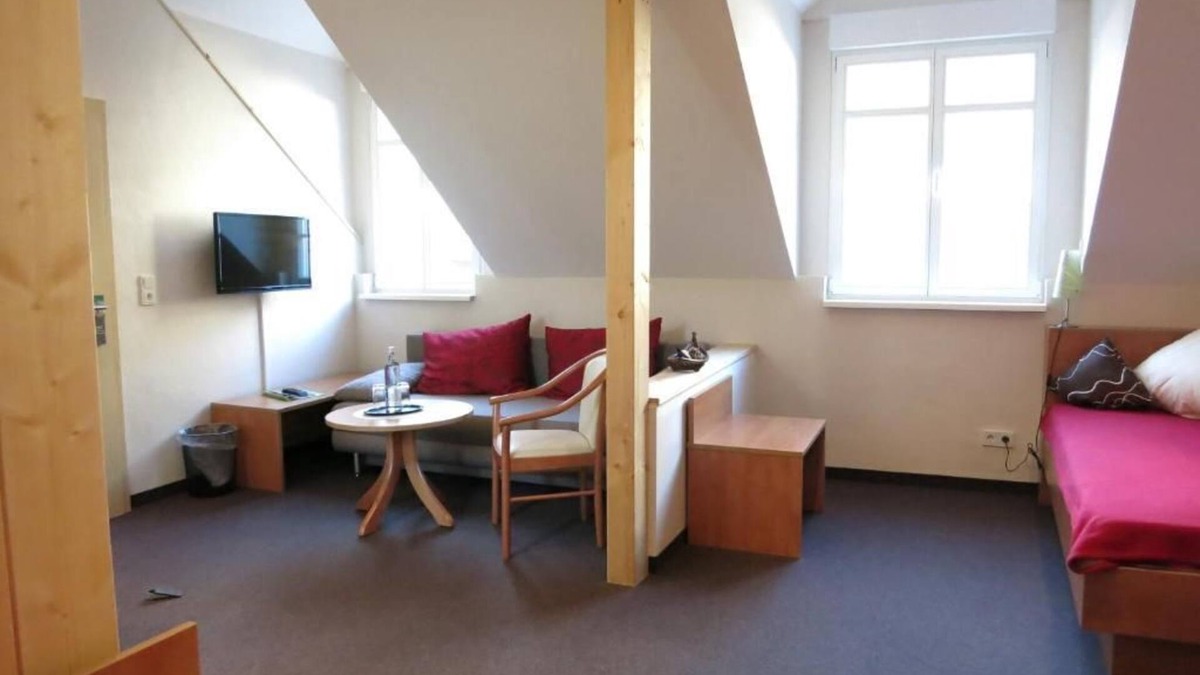 Burgschwalbach Bed & Breakfast | Comfort triple room 4 (room 4) - Gästehaus Auszeit
