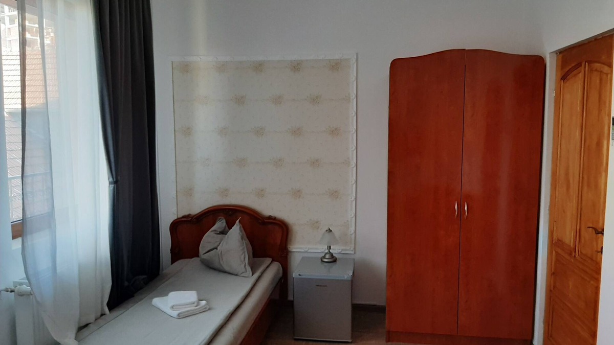Oradea Villa | Comfort Triple Room near Shopping Center