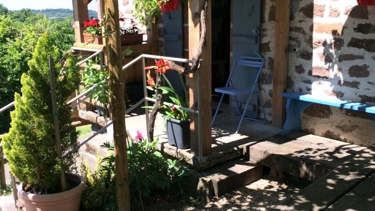 Saint-Julien-Maumont House | Comfortable house. Possibility 4 max. Enclosed garden with trees.