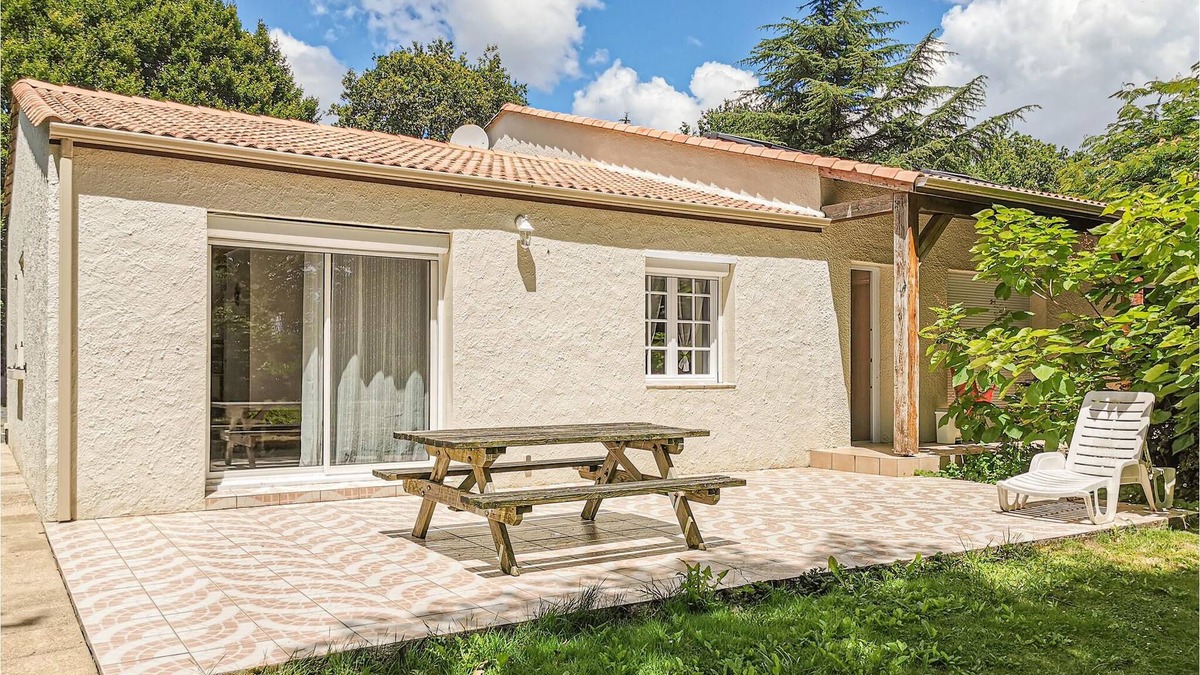Saint-Julien-des-Landes House | Comfortable cottage in beautiful natural surroundings.
