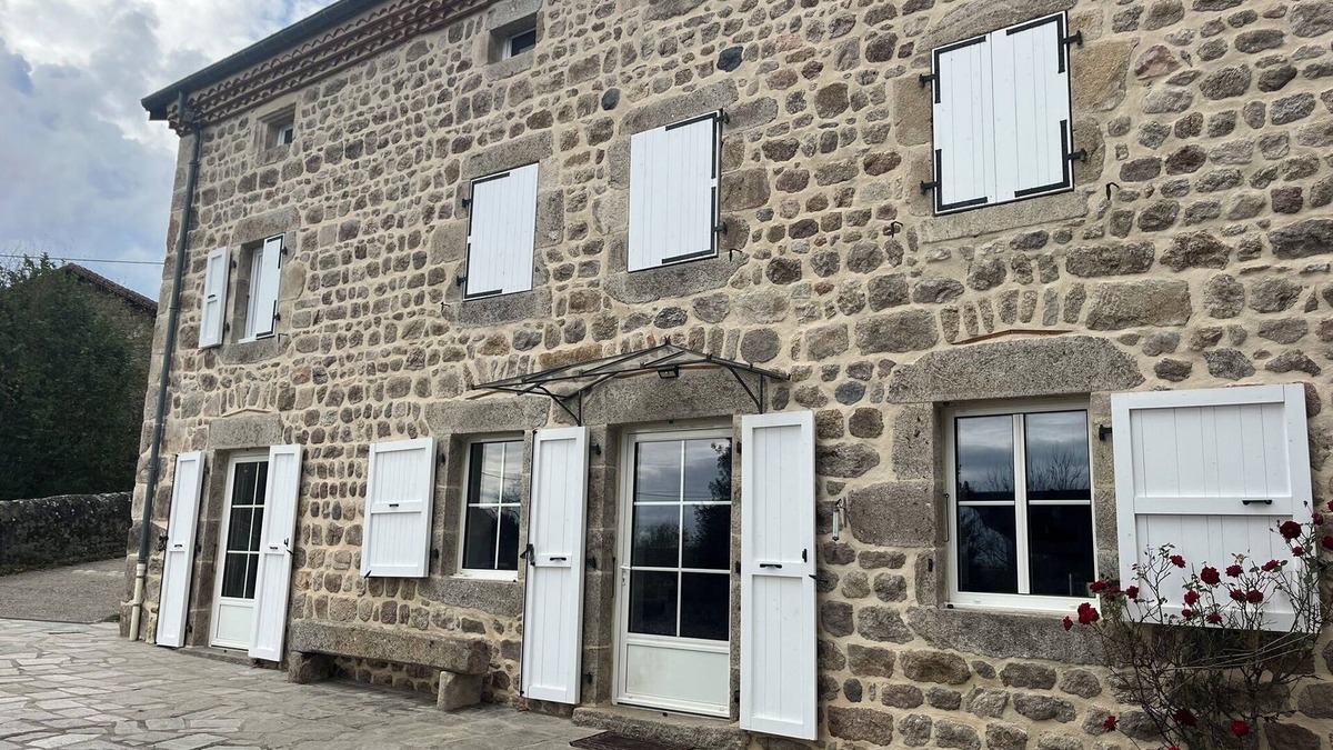Saint-Pal-de-Chalencon Cottage | Comfortable accommodation in a quiet mountain setting