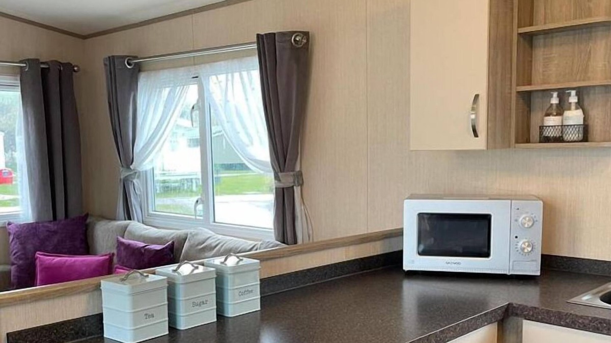 St Leonards-On-Sea Cabin | Comfortable 3-Bed Caravan - Combe Haven