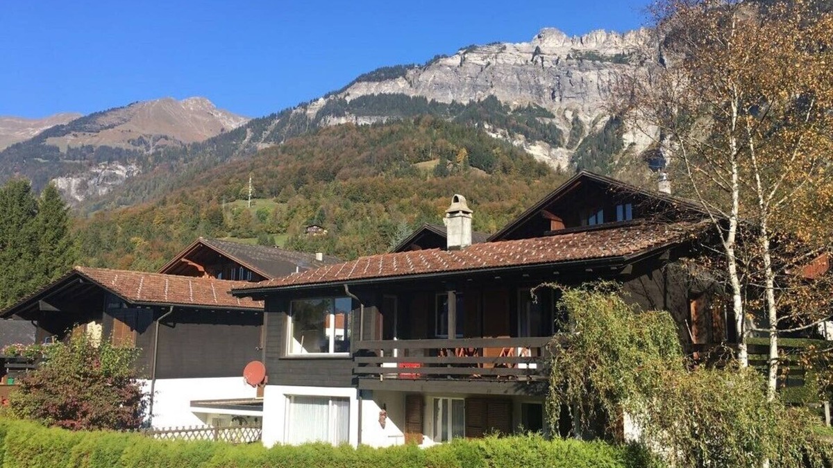 Schwanden bei Brienz Apartment | Comfortable vacation apartment, south-facing with sunny terrace and garden