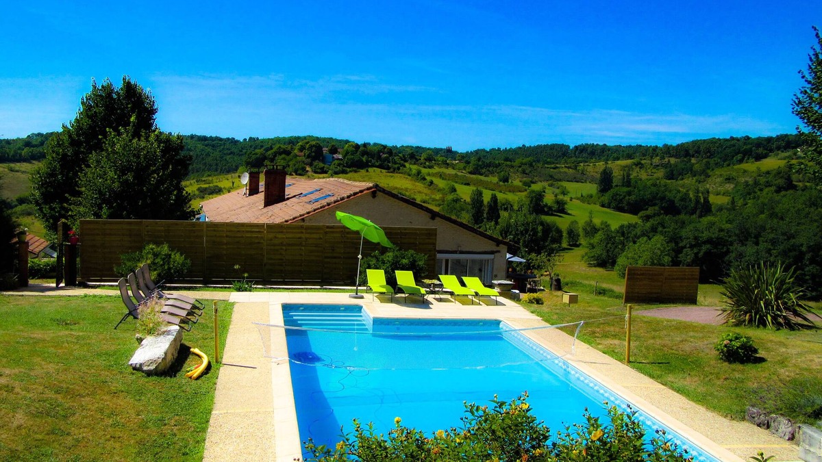 Leguillac-de-l'Auche Villa | Comfortable gîte, sleeps 7/12, with private pool. SPA option