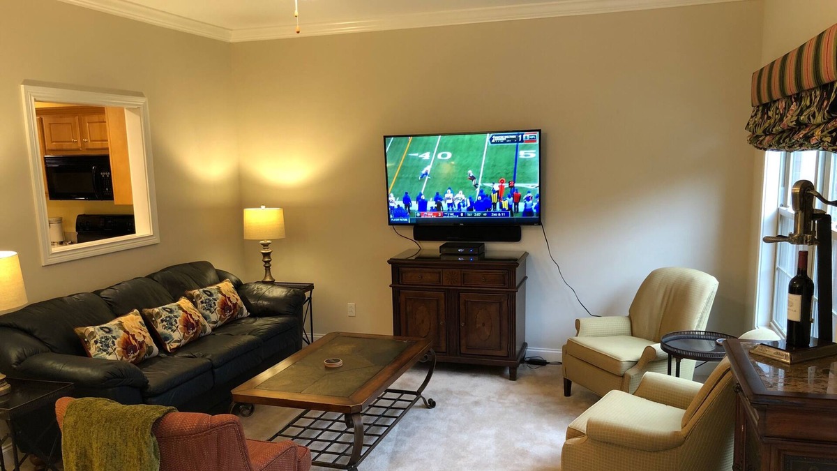 Versailles House | Comfortable 1640 sq. ft. townhouse with 2 car garage in quiet neighborhood