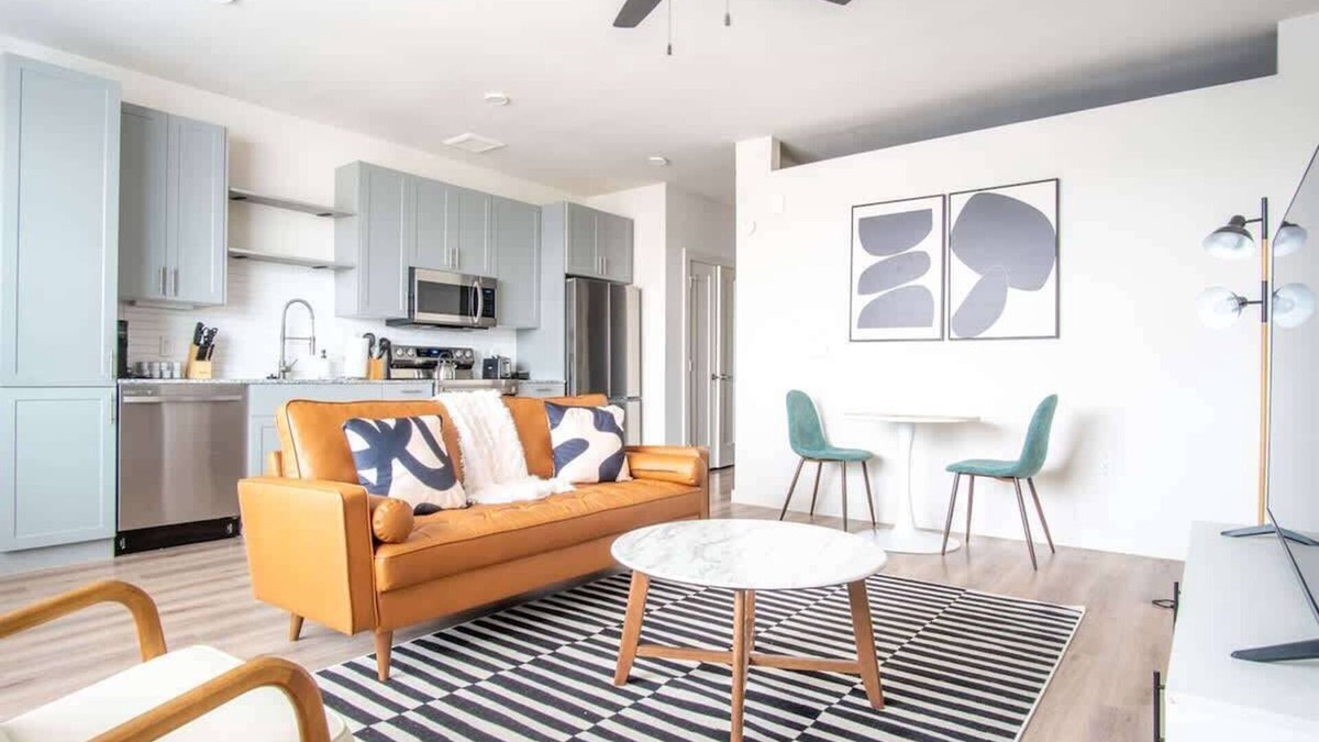 Dallas Apartment | Comfortable 1BR Suite w Pool, Parking, Gym 08