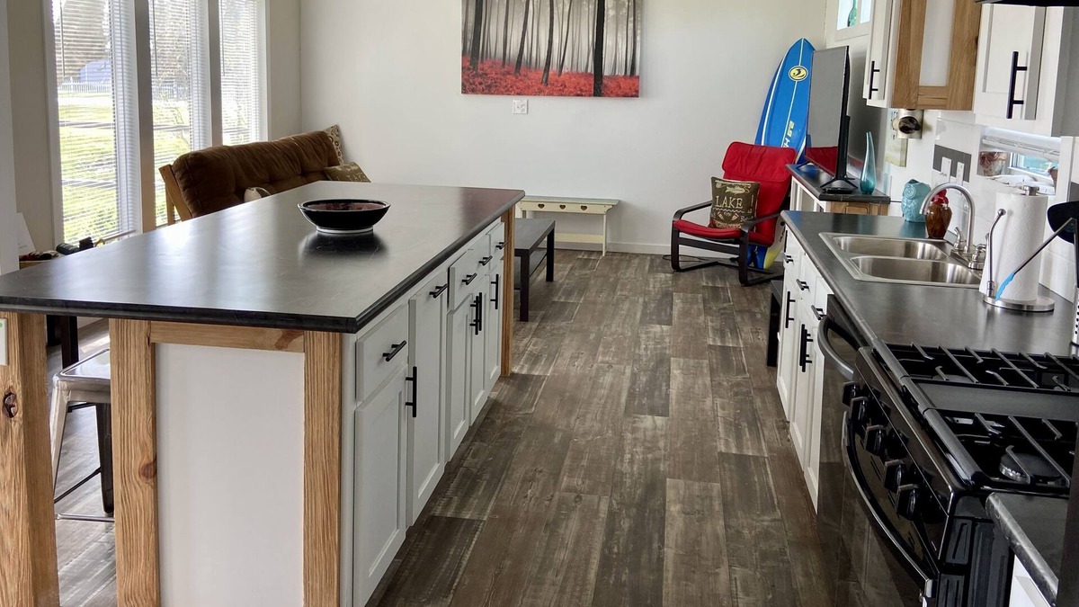 Long Mott House | Comfortable 2 Bed/1 Bath Unit with Bay View