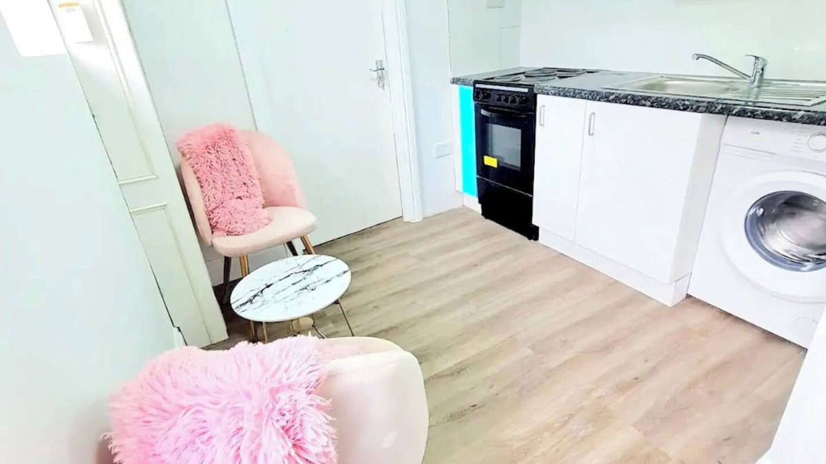 Basildon Apartment | Comfortable 2 Bed Apartment| Pass the Keys