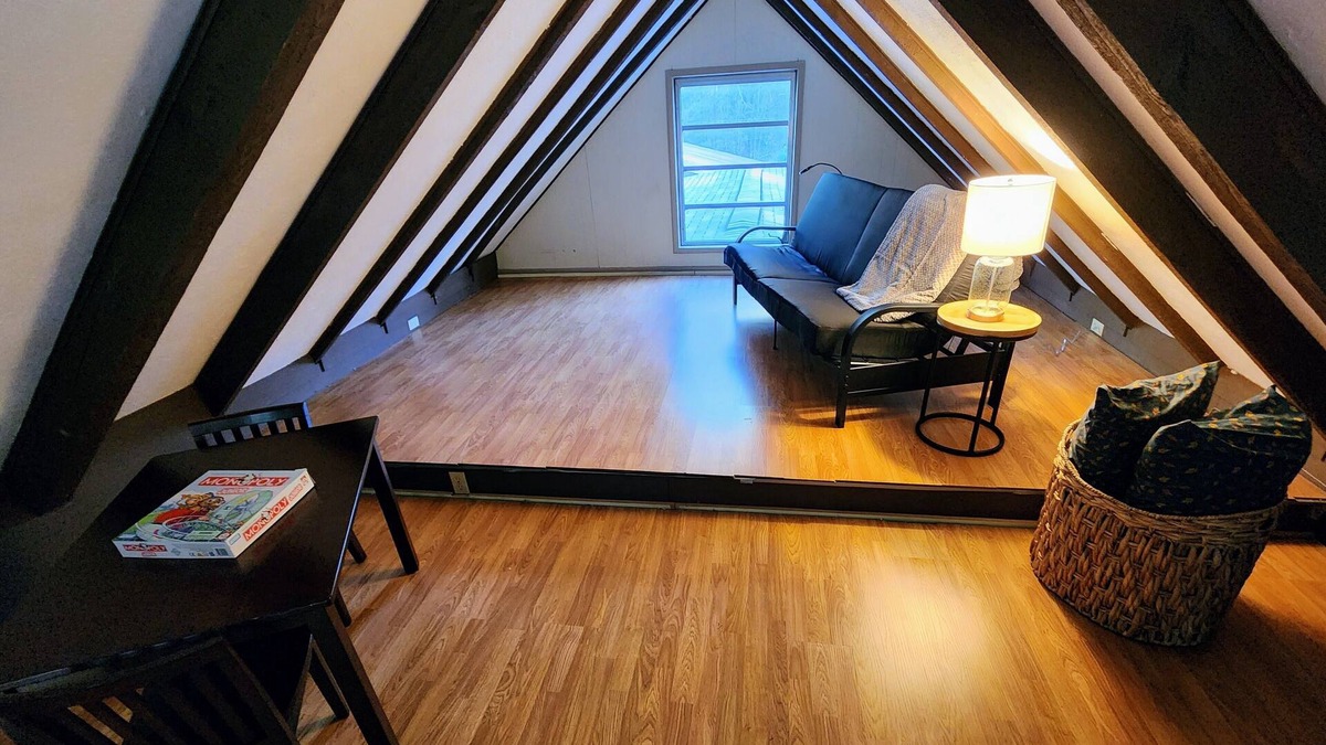 Pine Mountain Valley Cabin | Comfortable 2 Bedroom Cabin - 3 min to Roosevelt State Park. WIFI & Self Checkin
