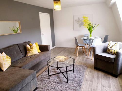 Headington Apartment | Comfortable 2 Bedroom Apartment in Headington, Near John Radcliffe Hospital & Oxford Brookes