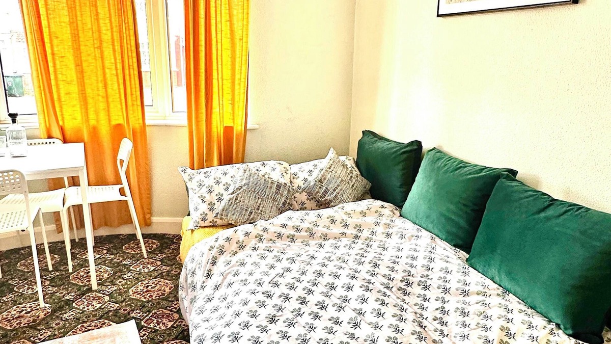 Coventry House | Comfortable 2-Bedroom Home in Coventry – Ideal for Short Stays