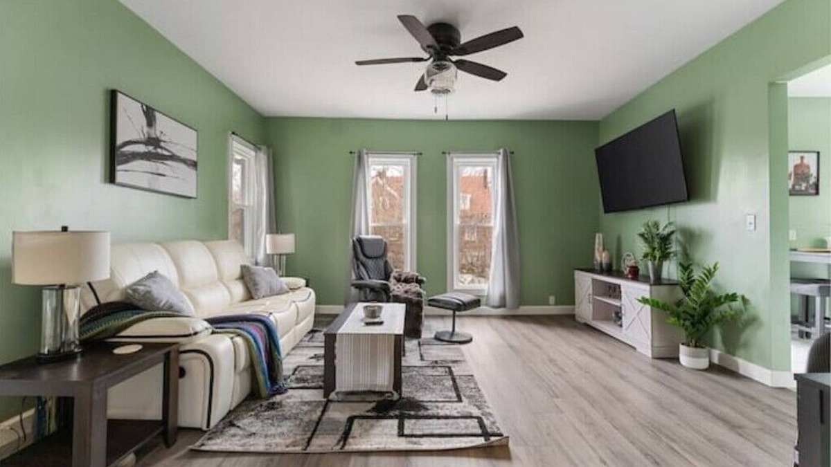 Erie Apartment | Comfortable 2 bedroom king suite/n