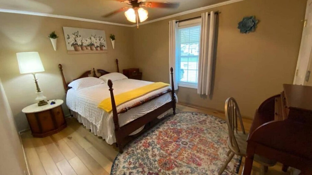 Kiefer House | Comfortable 2 bedroom -safe area - Close to Tulsa