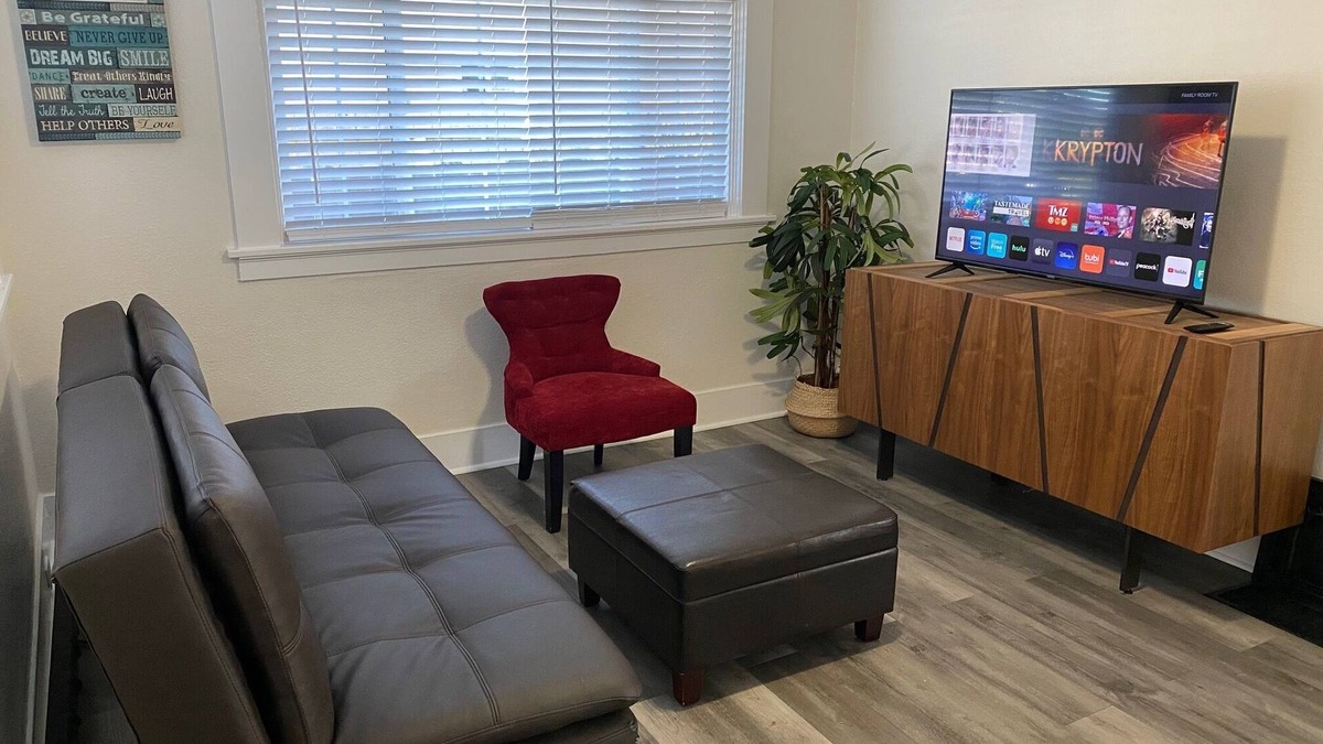 San Jose House | Comfortable 2 Bedroom 1 Bath House in San Jose - Close to Rose Garden