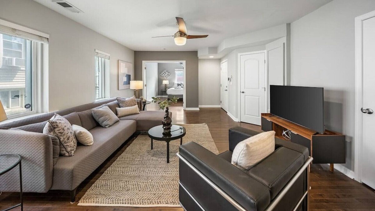 Mount Auburn Apartment | Comfortable 2BR Condo near City Center