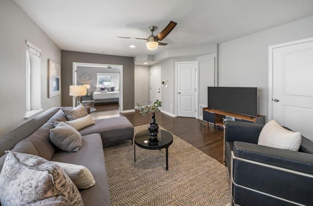 Mount Auburn Apartment | Comfortable 2BR Condo near City Center
