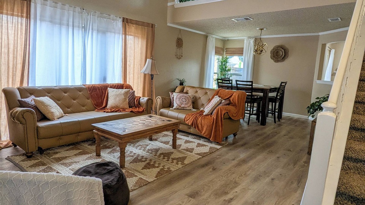 Northeast Carrollton House | Comfortable 3 Bed 2 bath pet friendly home for 30 day stays