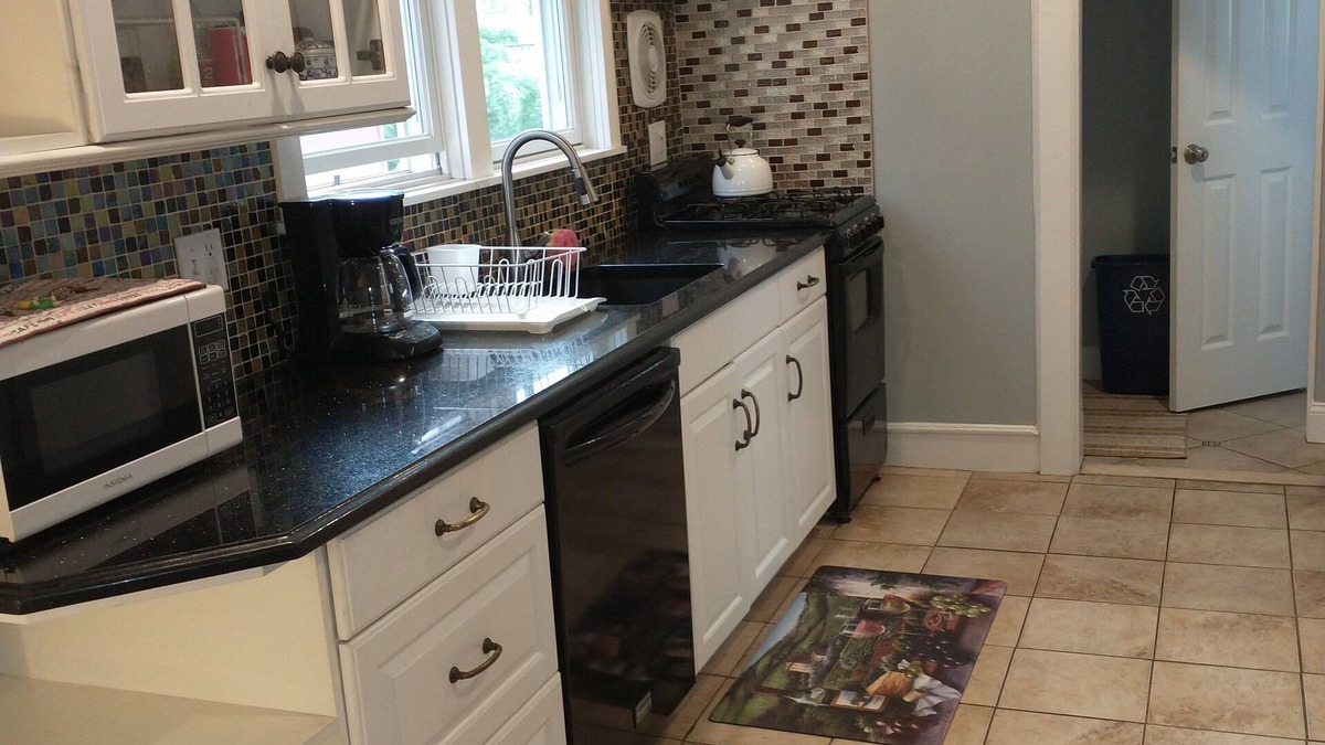 Clifton House | Comfortable 3 Bedroom 2 Bath House Near New York New Summer Dates Available
