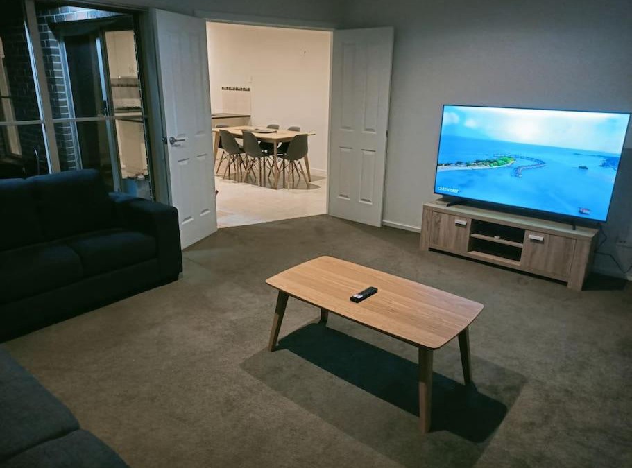 Mount Clear House | Comfortable 3-bedroom home with two car garage