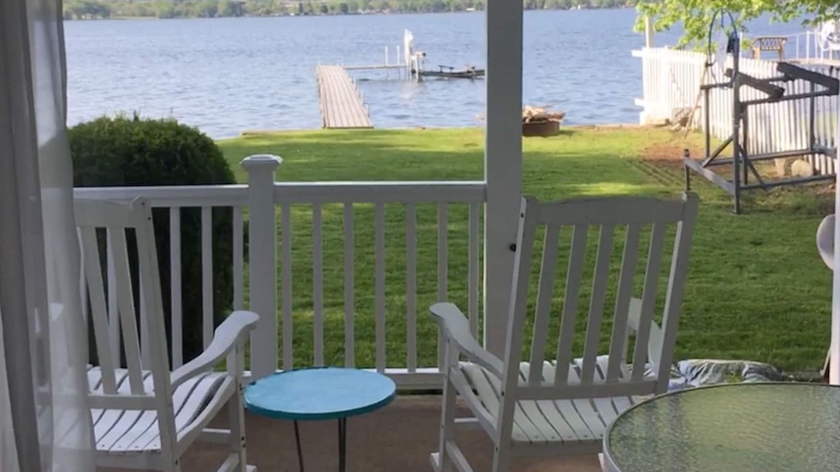 Elmhurst Cottage | Comfortable, 3 Bedroom Waterfront Cottage on Chautauqua Lake