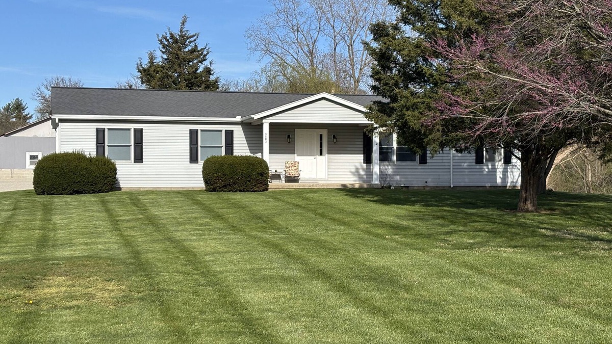 Xenia House | Comfortable 3 BR 2 full bath located between Xenia and Wilmington OH