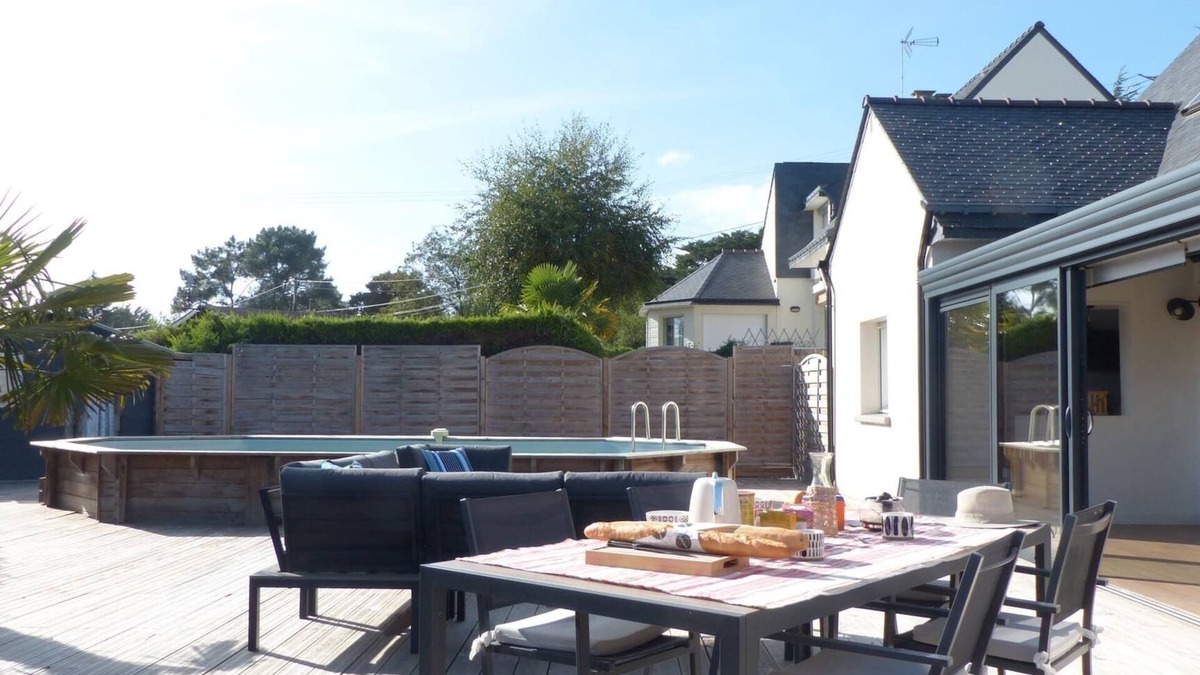 Larmor-Baden Ski Chalet | Comfortable 3* house with swimming pool